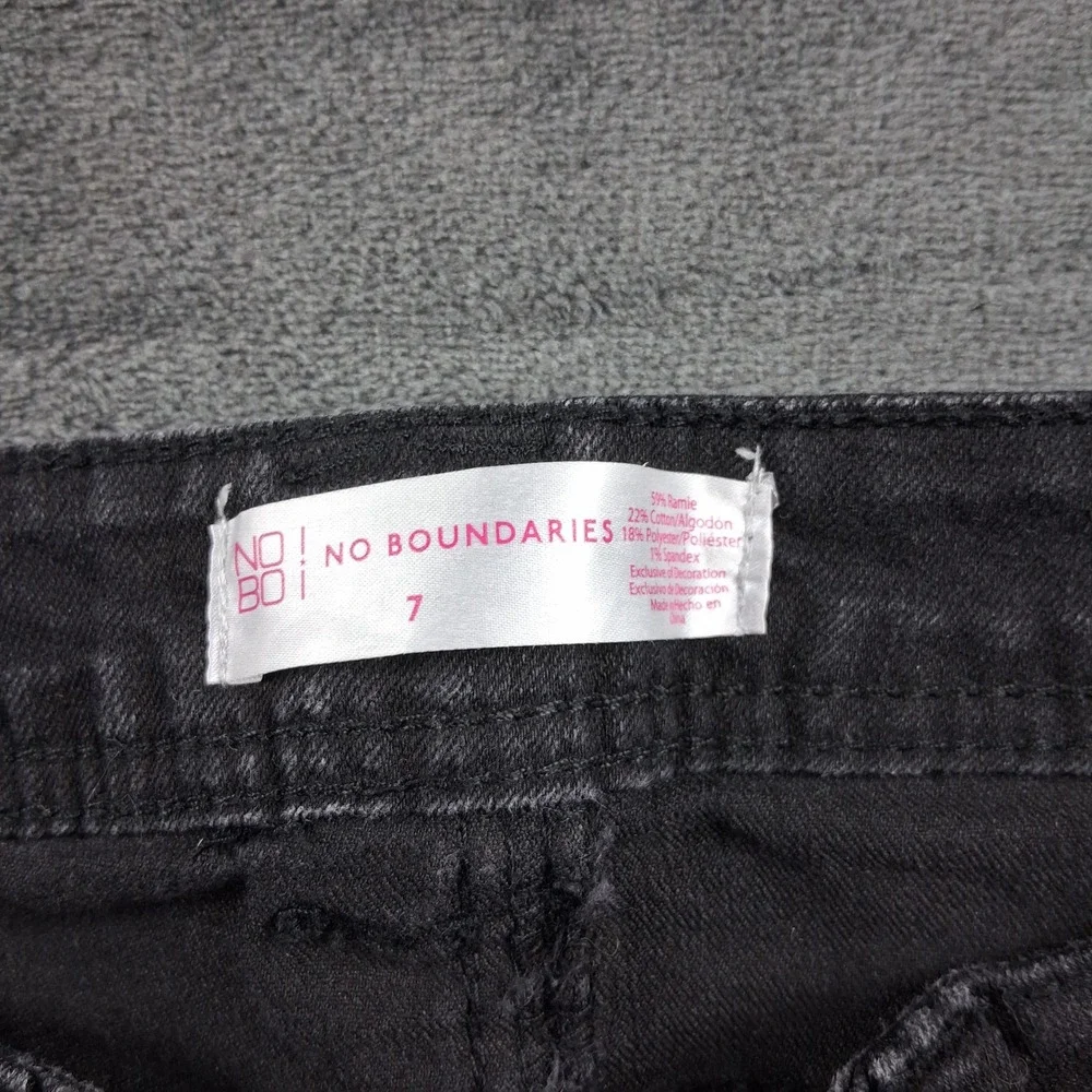 No Boundaries Denim‎ Shorts Womens 7 Black Embroidered Beaded Back Pocket Cuffed